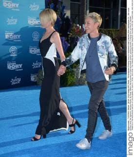 Filmpremiere Finding Dory in Hollywood Cast member Ellen DeGeneres (R), the voice of Dory and her spouse, actress Portia de Rossi attend the premiere of the animated motion picture comedy Finding Dory at the El Capitan Theatre in the Hollywood section of Los Angeles on June 8, 2016. Storyline: The friendly-but-forgetful blue tang fish reunites with her loved ones, and everyone learns a few things about the real meaning of family along the way.  LAP2016060806 JIMxRUYMEN