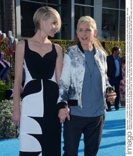 Filmpremiere Finding Dory in Hollywood Cast member Ellen DeGeneres (R), the voice of Dory and her spouse, actress Portia de Rossi attend the premiere of the animated motion picture comedy Finding Dory at the El Capitan Theatre in the Hollywood section of Los Angeles on June 8, 2016. Storyline: The friendly-but-forgetful blue tang fish reunites with her loved ones, and everyone learns a few things about the real meaning of family along the way.  LAP2016060807 JIMxRUYMEN