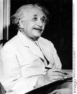Jan. 1, 2011 - DR. ALBERT EINSTEIN .9 2 43. - ZUMAg49_