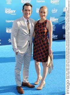 Filmpremiere Finding Dory in Hollywood June 8, 2016 - Hollywood, CA, United States - 08 June 2016 - Hollywood. Ty Burrell, Holly Burrell. Arrivals for the World Premiere Of Disney-Pixar s Finding Dory held at the El Capitan Theater. Photo Credit: Hollywood United States - ZUMAa123