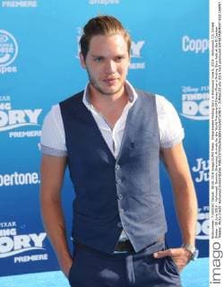 Filmpremiere Finding Dory in Hollywood June 8, 2016 - Hollywood, CA, United States - 08 June 2016 - Hollywood. Dominic Sherwood. Arrivals for the World Premiere Of Disney-Pixar s Finding Dory held at the El Capitan Theater. Photo Credit: Hollywood United States - ZUMAa123