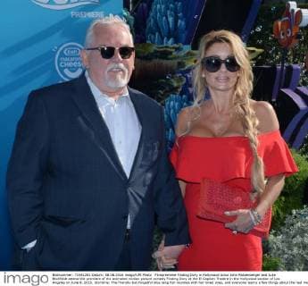 Filmpremiere Finding Dory in Hollywood Actor John Ratzenberger and Julie Blichfeldt attend the premiere of the animated motion picture comedy Finding Dory at the El Capitan Theatre in the Hollywood section of Los Angeles on June 8, 2016. Storyline: The friendly-but-forgetful blue tang fish reunites with her loved ones, and everyone learns a few things about the real meaning of family along the way.  LAP2016060820 JIMxRUYMEN