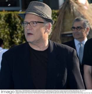 Filmpremiere Finding Dory in Hollywood Cast member Albert Brooks, the voice of Marlin attends the premiere of the animated motion picture comedy Finding Dory at the El Capitan Theatre in the Hollywood section of Los Angeles on June 8, 2016. Storyline: The friendly-but-forgetful blue tang fish reunites with her loved ones, and everyone learns a few things about the real meaning of family along the way.  LAP2016060831 JIMxRUYMEN