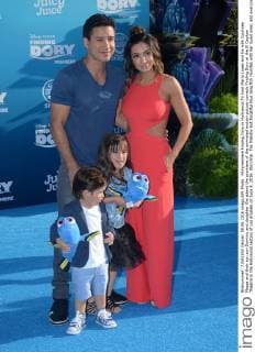 Filmpremiere Finding Dory in Hollywood TV host Mario Lopez and his wife Courtney Mazza and their son son Dominic and daughter Gia attend the premiere of the animated motion picture comedy Finding Dory at the El Capitan Theatre in the Hollywood section of Los Angeles on June 8, 2016. Storyline: The friendly-but-forgetful blue tang fish reunites with her loved ones, and everyone learns a few things about the real meaning of family along the way.  LAP2016060834 JIMxRUYMEN
