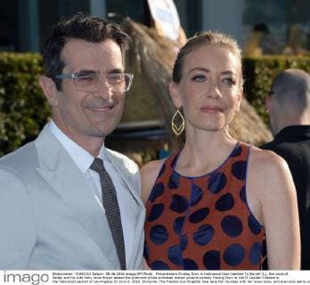 Filmpremiere Finding Dory in Hollywood Cast member Ty Burrell (L), the voice of Bailey and his wife Holly Anne Brown attend the premiere of the animated motion picture comedy Finding Dory at the El Capitan Theatre in the Hollywood section of Los Angeles on June 8, 2016. Storyline: The friendly-but-forgetful blue tang fish reunites with her loved ones, and everyone learns a few things about the real meaning of family along the way.  LAP2016060842 JIMxRUYMEN
