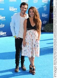 Filmpremiere Finding Dory in Hollywood June 8, 2016 - Hollywood, CA, United States - 08 June 2016 - Hollywood. Alex Kinsey, Sierra Deaton. Arrivals for the World Premiere Of Disney-Pixar s Finding Dory held at the El Capitan Theater. Photo Credit: Hollywood United States - ZUMAa123