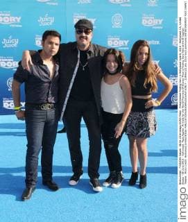 Filmpremiere Finding Dory in Hollywood June 8, 2016 - Hollywood, CA, United States - 08 June 2016 - Hollywood. Pepe Aguilar. Arrivals for the World Premiere Of Disney-Pixar s Finding Dory held at the El Capitan Theater. Photo Credit: Hollywood United States - ZUMAa123