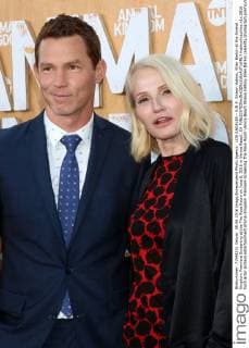 LOS ANGELES - JUN 8: Shawn Hatosy, Ellen Barkin at the Animal Kingdom Premiere Screening at the The Rose Room on June 8, 2016 in Venice Beach, CA  KathyxHutchins