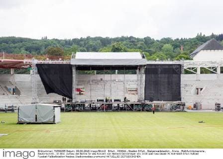 Erfurt , 090616 , Stadion Erfurt , Steigerwaldstadion , Arena , Multifunktionsarena , Baufortschritt , im Bild: Aufbau der Bühne für das Konzert von Herbert Grönemeyer