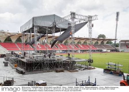 Erfurt , 090616 , Stadion Erfurt , Steigerwaldstadion , Arena , Multifunktionsarena , Baufortschritt , im Bild: Aufbau der Bühne für das Konzert von Herbert Grönemeyer