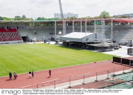 Erfurt , 090616 , Stadion Erfurt , Steigerwaldstadion , Arena , Multifunktionsarena , Baufortschritt , im Bild: Aufbau der Bühne für das Konzert von Herbert Grönemeyer