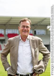 Erfurt , 090616 , Stadion Erfurt , Steigerwaldstadion , Arena , Multifunktionsarena , Baufortschritt , Pressekonferenz zum Aufbau der Bühne für das Konzert von Herbert Grönemeyer im Bild: Wieland Kniffka , Geschäftsführer der Messe Erfurt GmbH ,