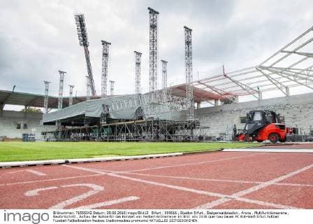Erfurt , 090616 , Stadion Erfurt , Steigerwaldstadion , Arena , Multifunktionsarena , Baufortschritt , Aufbau der Bühne für das Konzert von Herbert Grönemeyer im Bild: