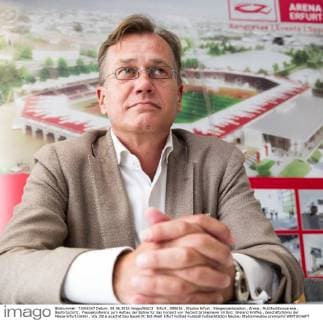 Erfurt , 090616 , Stadion Erfurt , Steigerwaldstadion , Arena , Multifunktionsarena , Baufortschritt , Pressekonferenz zum Aufbau der Bühne für das Konzert von Herbert Grönemeyer im Bild: Wieland Kniffka , Geschäftsführer der Messe Erfurt GmbH ,