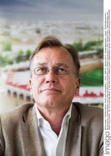 Erfurt , 090616 , Stadion Erfurt , Steigerwaldstadion , Arena , Multifunktionsarena , Baufortschritt , Pressekonferenz zum Aufbau der Bühne für das Konzert von Herbert Grönemeyer im Bild: Wieland Kniffka , Geschäftsführer der Messe Erfurt GmbH ,