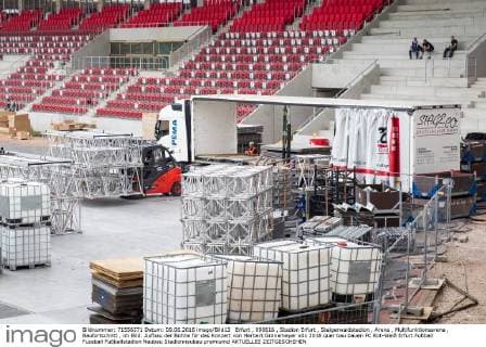 Erfurt , 090616 , Stadion Erfurt , Steigerwaldstadion , Arena , Multifunktionsarena , Baufortschritt , im Bild: Aufbau der Bühne für das Konzert von Herbert Grönemeyer