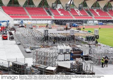 Erfurt , 090616 , Stadion Erfurt , Steigerwaldstadion , Arena , Multifunktionsarena , Baufortschritt , im Bild: Aufbau der Bühne für das Konzert von Herbert Grönemeyer