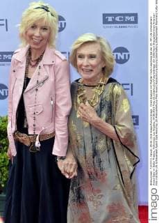 Dinah Englund mit Muttter Cloris Leachman bei der 44. AFI Life Achievement Award Gala im Dolby Theatre, Hollywood. Los Angeles, 09.06.2016 Foto:xD.xStarbuckx xFuturexImage