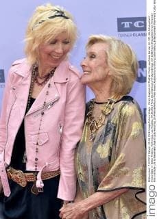 Dinah Englund mit Muttter Cloris Leachman bei der 44. AFI Life Achievement Award Gala im Dolby Theatre, Hollywood. Los Angeles, 09.06.2016 Foto:xD.xStarbuckx xFuturexImage