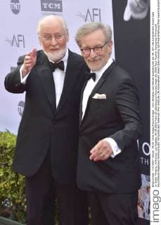 John Williams und Steven Spielberg bei der 44. AFI Life Achievement Award Gala im Dolby Theatre, Hollywood. Los Angeles, 09.06.2016 Foto:xD.xStarbuckx xFuturexImage