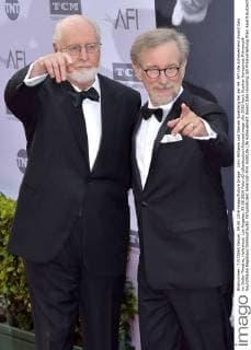John Williams und Steven Spielberg bei der 44. AFI Life Achievement Award Gala im Dolby Theatre, Hollywood. Los Angeles, 09.06.2016 Foto:xD.xStarbuckx xFuturexImage