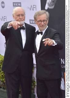 John Williams und Steven Spielberg bei der 44. AFI Life Achievement Award Gala im Dolby Theatre, Hollywood. Los Angeles, 09.06.2016 Foto:xD.xStarbuckx xFuturexImage