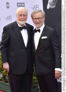 John Williams und Steven Spielberg bei der 44. AFI Life Achievement Award Gala im Dolby Theatre, Hollywood. Los Angeles, 09.06.2016 Foto:xD.xStarbuckx xFuturexImage