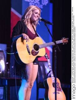 June 10, 2016 - Nashville, Tennessee, United States - 10 June 2016 - Nashville, Tennessee - Lindsay Ell. 2016 CMA Music Festival at Music City Center. Photo Credit: Laura Farr AdMedia Nashville United States - ZUMAa123