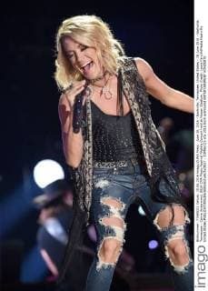 June 10, 2016 - Nashville, Tennessee, United States - 10 June 2016 - Nashville, Tennessee - Carrie Underwood. 2016 CMA Music Festival Nightly Concert held at Nissan Stadium. Photo Credit: Laura Farr AdMedia Nashville United States - ZUMAa123