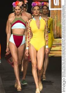 Sara San Martin und Aida Artiles bei der Truchacloth Fashion Show auf der Swimwear Fashion Week Gran Canaria Moda Calida 2016. Meloneras, 10.06.2016 Sara San Martin, Aida Artiles  Foto:xDyDxFotografosx xFuturexImage