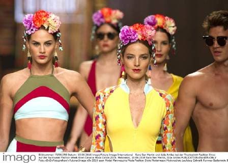 Sara San Martin und Aida Artiles bei der Truchacloth Fashion Show auf der Swimwear Fashion Week Gran Canaria Moda Calida 2016. Meloneras, 10.06.2016 Sara San Martin, Aida Artiles  Foto:xDyDxFotografosx xFuturexImage