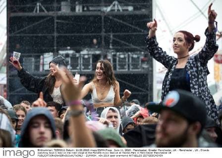 June 11, 2016 - Manchester, Greater Manchester, UK - Manchester , UK . Crowds watching Soul II Soul on the main stage at the Parklife music festival at Heaton Park in Manchester Manchester UK  - ZUMAl94_