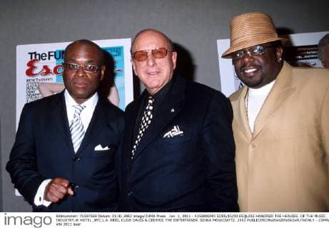 Jan. 1, 2011 - K25089SMO SD05 15 02.ESQUIRE HONORED THE HEAVIES .OF THE MUSIC INDUSTRY.W HOTEL ,NYC.L.A. REID, CLIVE DAVIS &.CEDERIC THE ENTERTAINER. SONIA MOSKOWITZ. 2002 - ZUMAg49_