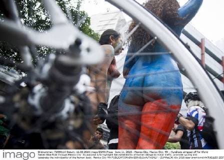 June 11, 2016 - Mexico City, Mexico City, MX - Hundreds stripped off for World Naked Bike Ride through Mexico city. Its purpose is to highlight the vulnerability of human beings to motor traffic, promote cycling and celebrate the individuality of the human body. Mexico City MX - ZUMAa136