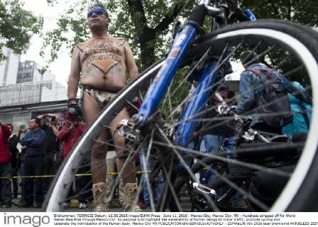 June 11, 2016 - Mexico City, Mexico City, MX - Hundreds stripped off for World Naked Bike Ride through Mexico city. Its purpose is to highlight the vulnerability of human beings to motor traffic, promote cycling and celebrate the individuality of the human body. Mexico City MX - ZUMAa136