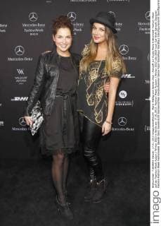Maria Wedig und Janina Uhse - Ankunft zur Guido Maria Kretschmer Fashion Show auf der Fashion Week Autum Winter 2013 in Berlin am 17.01.2013. Fashion Week Autumn Winter 2013