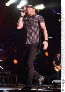 June 11, 2016 - Nashville, Tennessee, United States - 11 June 2016 - Nashville, Tennessee - Cole Swindell. 2016 CMA Music Festival Nightly Concert held at Nissan Stadium. Photo Credit: Laura Farr AdMedia Nashville United States - ZUMAa123