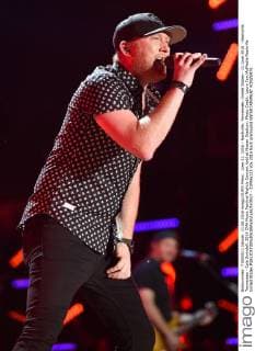 June 11, 2016 - Nashville, Tennessee, United States - 11 June 2016 - Nashville, Tennessee - Cole Swindell. 2016 CMA Music Festival Nightly Concert held at Nissan Stadium. Photo Credit: Laura Farr AdMedia Nashville United States - ZUMAa123