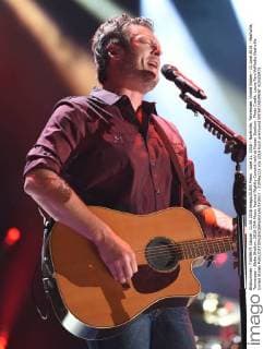 June 11, 2016 - Nashville, Tennessee, United States - 11 June 2016 - Nashville, Tennessee - Blake Shelton. 2016 CMA Music Festival Nightly Concert held at Nissan Stadium. Photo Credit: Laura Farr AdMedia Nashville United States - ZUMAa123