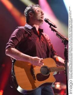 June 11, 2016 - Nashville, Tennessee, United States - 11 June 2016 - Nashville, Tennessee - Blake Shelton. 2016 CMA Music Festival Nightly Concert held at Nissan Stadium. Photo Credit: Laura Farr AdMedia Nashville United States - ZUMAa123