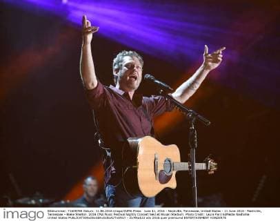 June 11, 2016 - Nashville, Tennessee, United States - 11 June 2016 - Nashville, Tennessee - Blake Shelton. 2016 CMA Music Festival Nightly Concert held at Nissan Stadium. Photo Credit: Laura Farr AdMedia Nashville United States - ZUMAa123