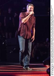 June 11, 2016 - Nashville, Tennessee, United States - 11 June 2016 - Nashville, Tennessee - Blake Shelton. 2016 CMA Music Festival Nightly Concert held at Nissan Stadium. Photo Credit: Laura Farr AdMedia Nashville United States - ZUMAa123