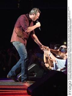 June 11, 2016 - Nashville, Tennessee, United States - 11 June 2016 - Nashville, Tennessee - Blake Shelton. 2016 CMA Music Festival Nightly Concert held at Nissan Stadium. Photo Credit: Laura Farr AdMedia Nashville United States - ZUMAa123