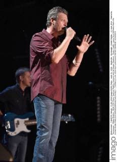 June 11, 2016 - Nashville, Tennessee, United States - 11 June 2016 - Nashville, Tennessee - Blake Shelton. 2016 CMA Music Festival Nightly Concert held at Nissan Stadium. Photo Credit: Laura Farr AdMedia Nashville United States - ZUMAa123