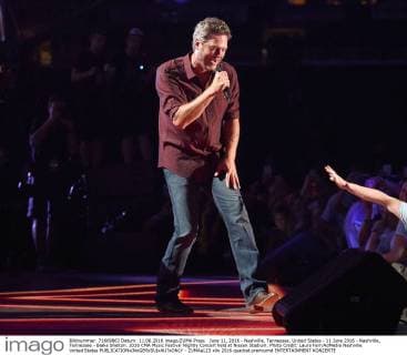 June 11, 2016 - Nashville, Tennessee, United States - 11 June 2016 - Nashville, Tennessee - Blake Shelton. 2016 CMA Music Festival Nightly Concert held at Nissan Stadium. Photo Credit: Laura Farr AdMedia Nashville United States - ZUMAa123