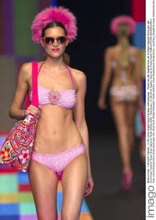 Model bei der Agatha Ruiz de la Prada Fashion Show auf der Swimwear Fashion Week Gran Canaria Moda Calida 2016. Meloneras, 11.06.2016 Agatha Ruiz de la Prada Model  Foto:xDyDxFotografosx xFuturexImage