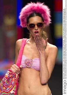 Model bei der Agatha Ruiz de la Prada Fashion Show auf der Swimwear Fashion Week Gran Canaria Moda Calida 2016. Meloneras, 11.06.2016 Agatha Ruiz de la Prada Model  Foto:xDyDxFotografosx xFuturexImage