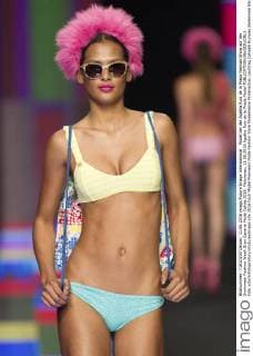 Model bei der Agatha Ruiz de la Prada Fashion Show auf der Swimwear Fashion Week Gran Canaria Moda Calida 2016. Meloneras, 11.06.2016 Agatha Ruiz de la Prada Model  Foto:xDyDxFotografosx xFuturexImage