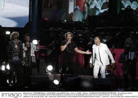 June 11, 2016 - Mexico - E11061619.JPG CIUDAD DE MEXICO.- Music Musica-Carlos Vives.- El cantante colombiano Carlos Vives durante su presentacion en la explanada del Zocalo de la Ciudad de Mexico, la noche de este sabado 11 de junio de 2016. Foto: Agencia EL UNIVERSAL Mexico  - ZUMAu78_