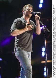 June 12, 2016 - Nashville, Tennessee, United States - 12 June 2016 - Nashville, Tennessee - Brett Eldredge. 2016 CMA Music Festival Nightly Concert held at Nissan Stadium. Photo Credit: Laura Farr AdMedia Nashville United States - ZUMAa123
